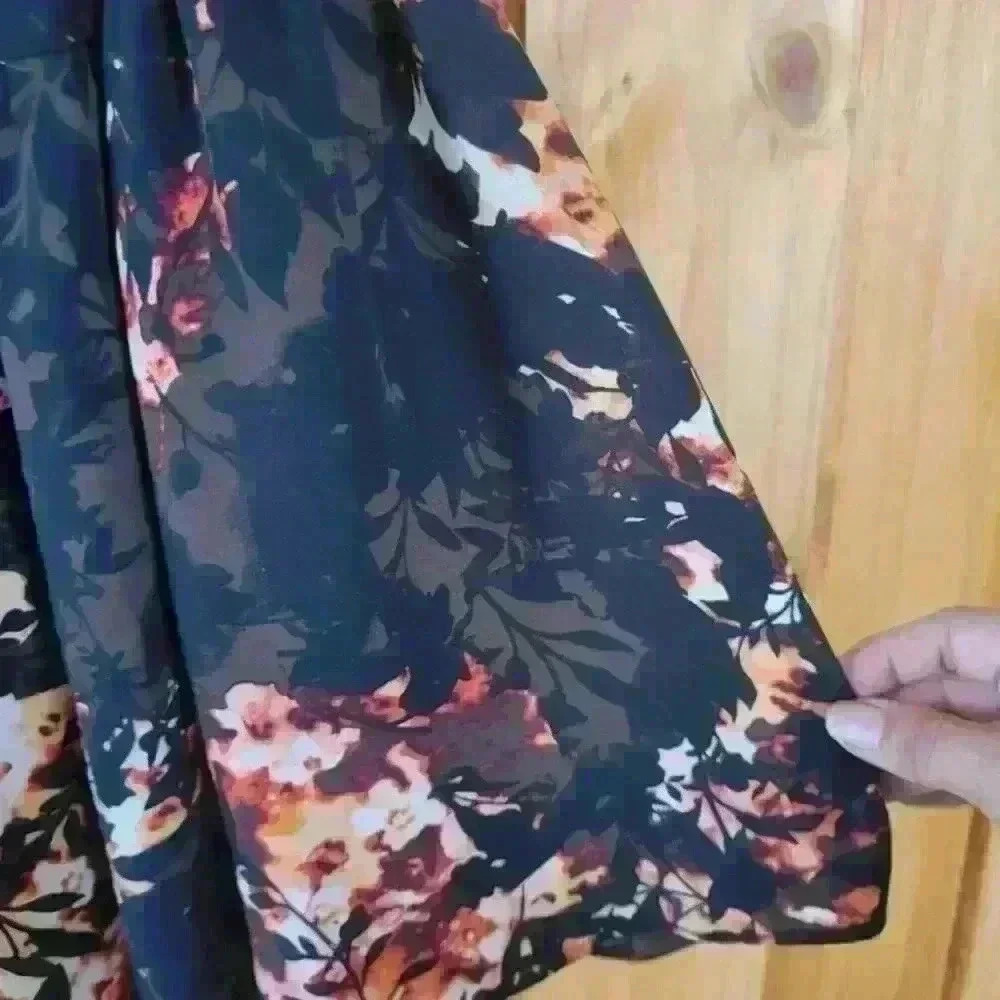 A.N.A. Criss Cross Floral Bell Sleeve Top XL - Zipper Back, 100% Polyester - Picture 5 of 7